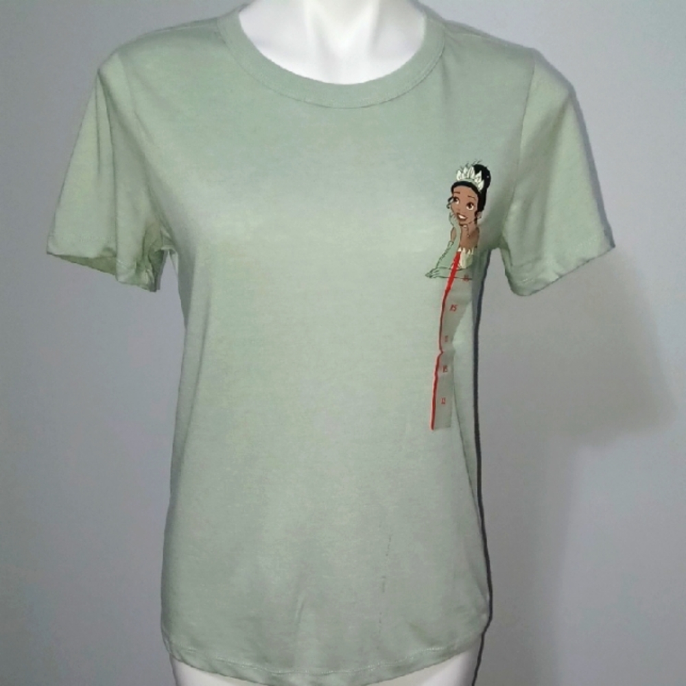 Size XS Princess graphic tee. Casual. Everyday. Basic t-shirt. Back to School